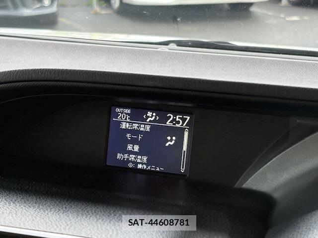 Toyota NOAH 2015-01 1303369-27