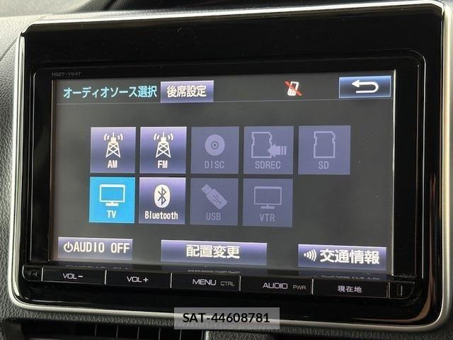 Toyota NOAH 2015-01 1303369-29