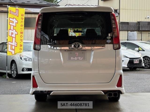 Toyota NOAH 2015-01 1303369-7