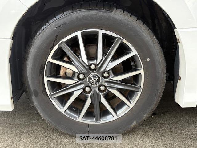 Toyota NOAH 2015-01 1303369-8