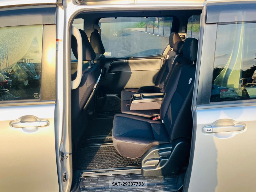 Toyota NOAH 2018 1230264-9