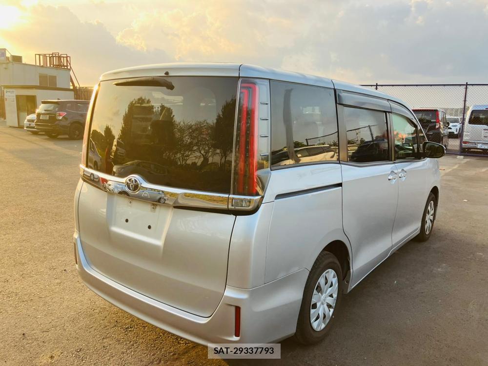 Toyota NOAH 2018 1230264-4