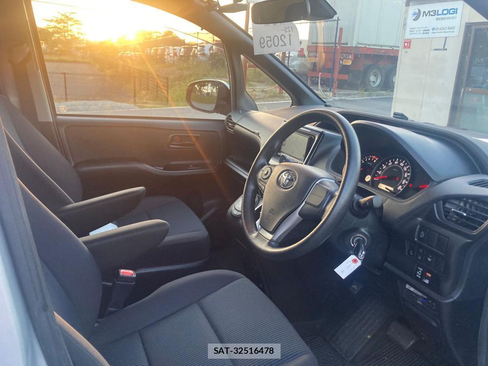 Toyota NOAH 2019-03 1329130-11