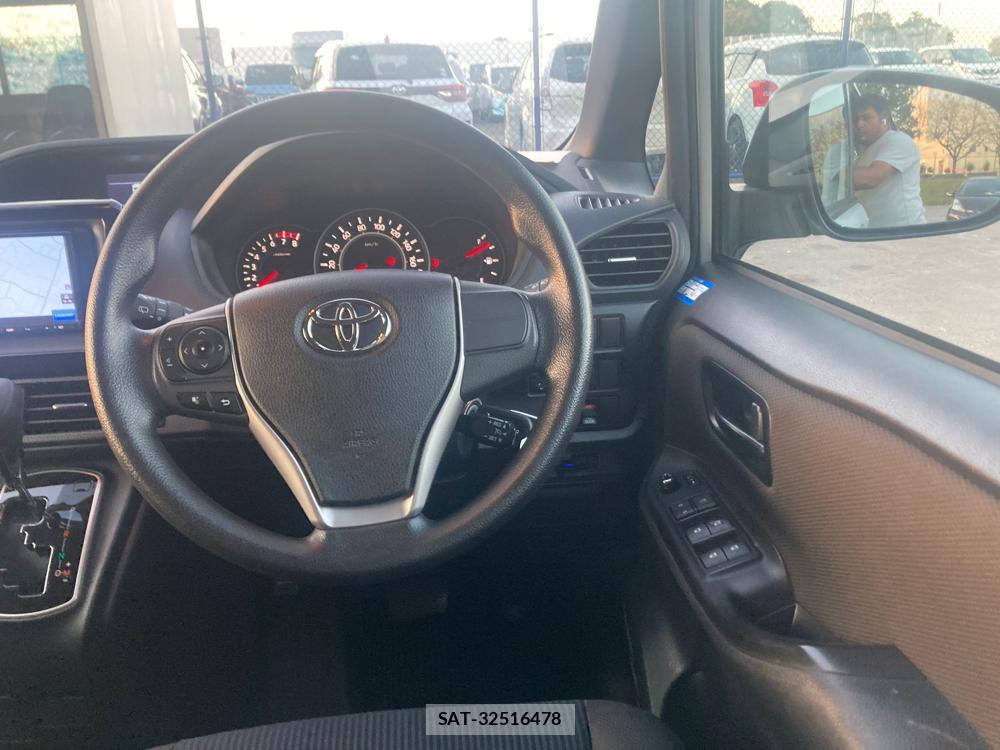 Toyota NOAH 2019-03 1329130-13