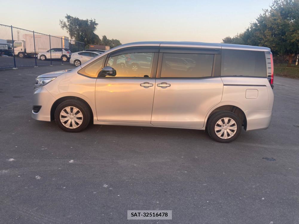 Toyota NOAH 2019-03 1329130-1