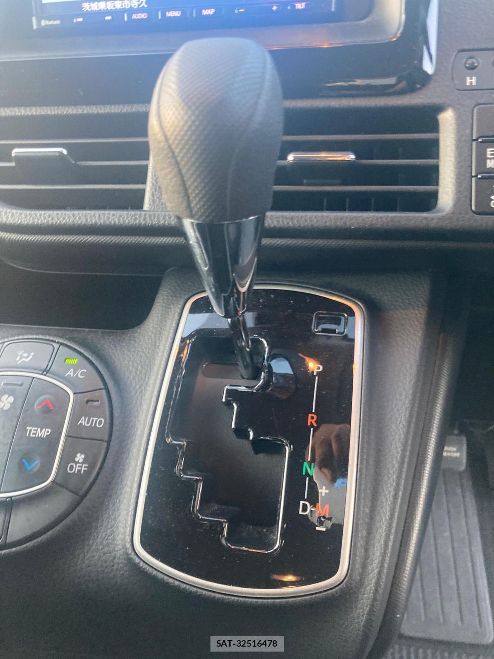 Toyota NOAH 2019-03 1329130-20