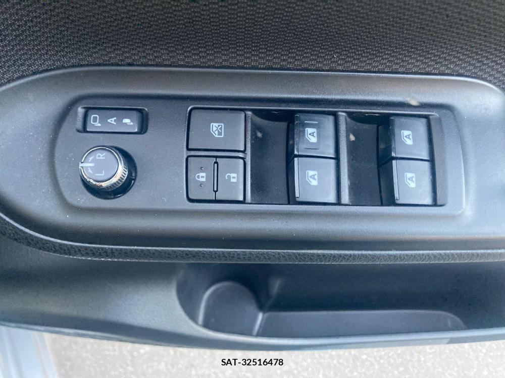 Toyota NOAH 2019-03 1329130-23