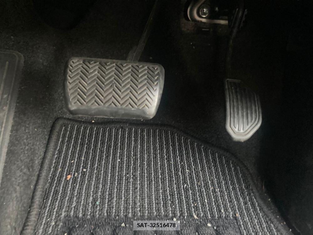 Toyota NOAH 2019-03 1329130-25