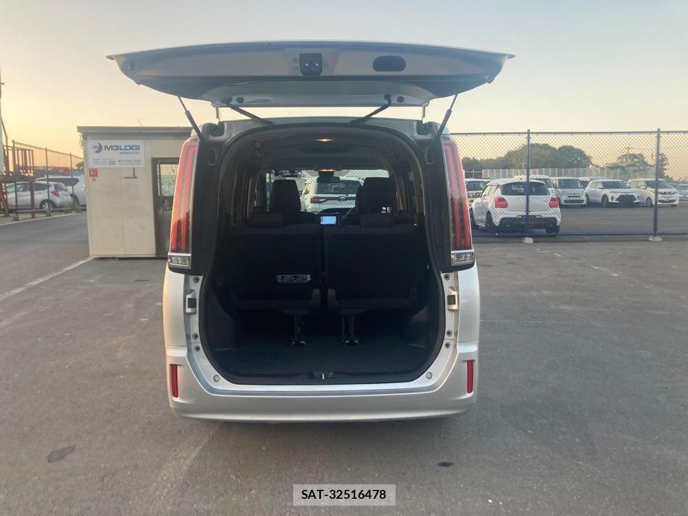 Toyota NOAH 2019-03 1329130-29