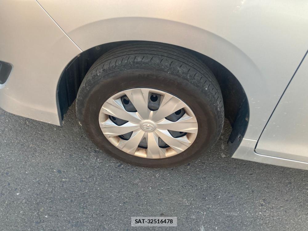 Toyota NOAH 2019-03 1329130-33