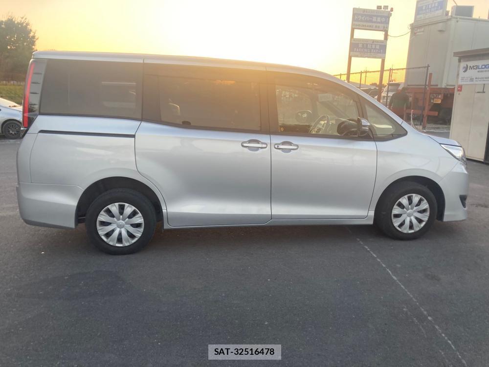 Toyota NOAH 2019-03 1329130-5