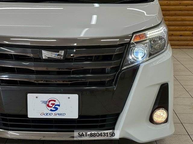 Toyota NOAH 2016-11 1347199-9