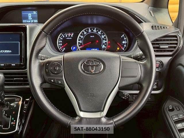 Toyota NOAH 2016-11 1347199-12