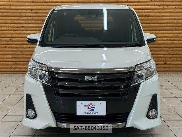 Toyota NOAH 2016-11 1347199-16
