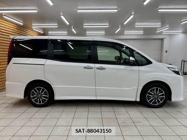 Toyota NOAH 2016-11 1347199-17