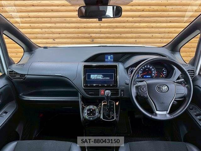 Toyota NOAH 2016-11 1347199-1