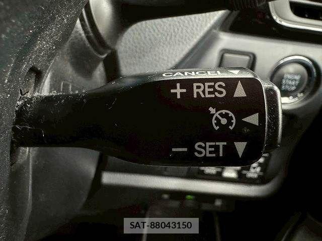 Toyota NOAH 2016-11 1347199-6
