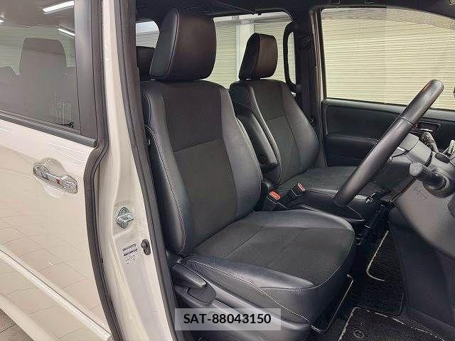Toyota NOAH 2016-11 1347199-7