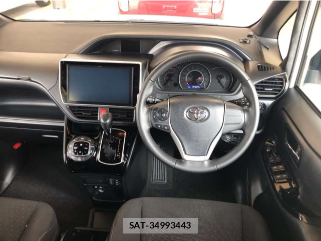 Toyota NOAH 2018 1347604-6