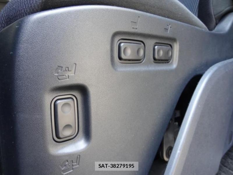 Toyota NOAH 2020 1679400-10