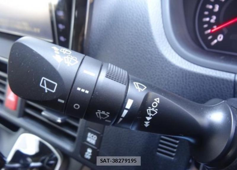 Toyota NOAH 2020 1679400-12