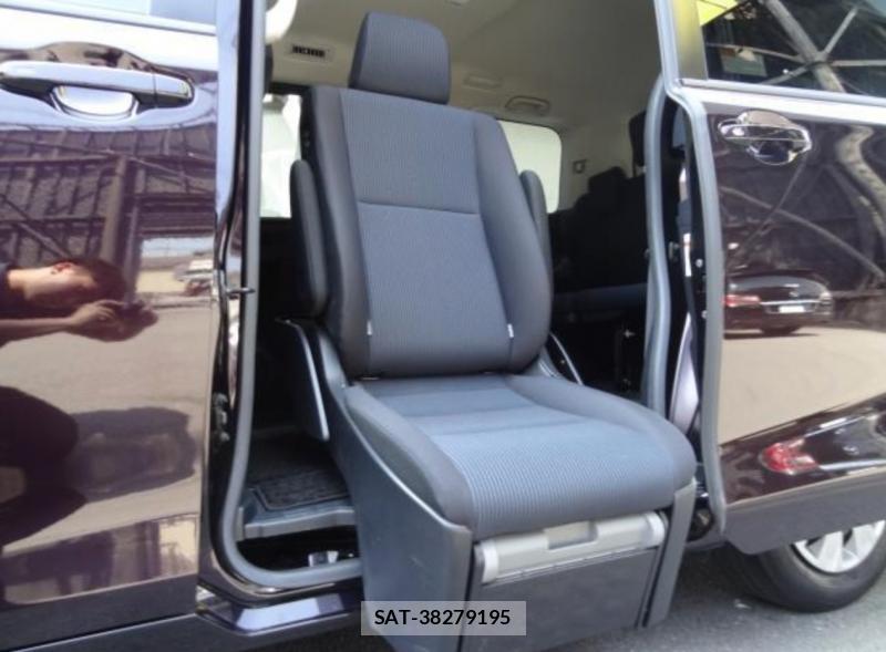 Toyota NOAH 2020 1679400-15