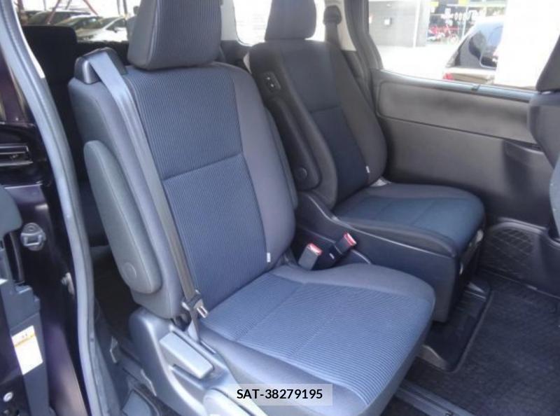 Toyota NOAH 2020 1679400-18