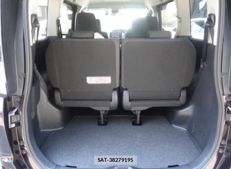 Toyota NOAH 2020 1679400-19