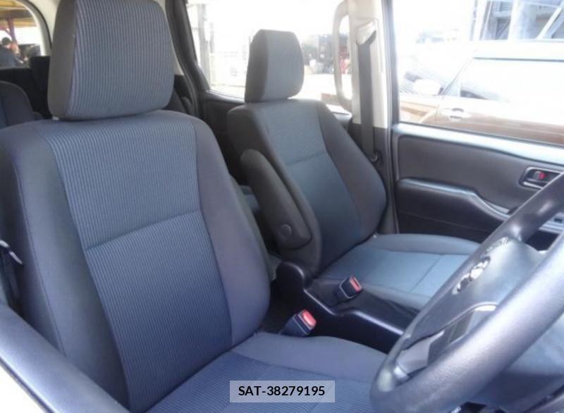 Toyota NOAH 2020 1679400-8