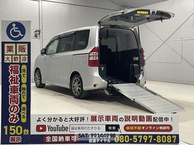 Toyota NOAH 2013-03 2083695-0