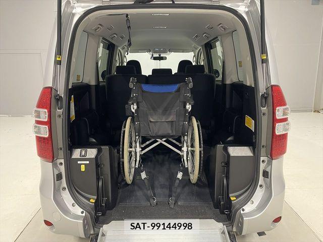 Toyota NOAH 2013-03 2083695-12