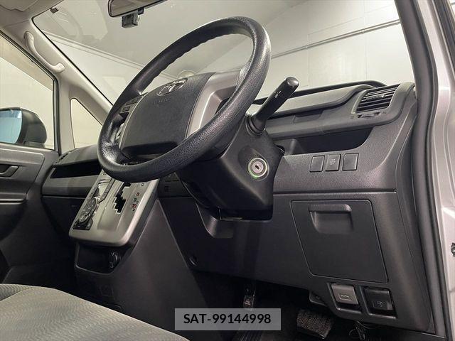 Toyota NOAH 2013-03 2083695-20