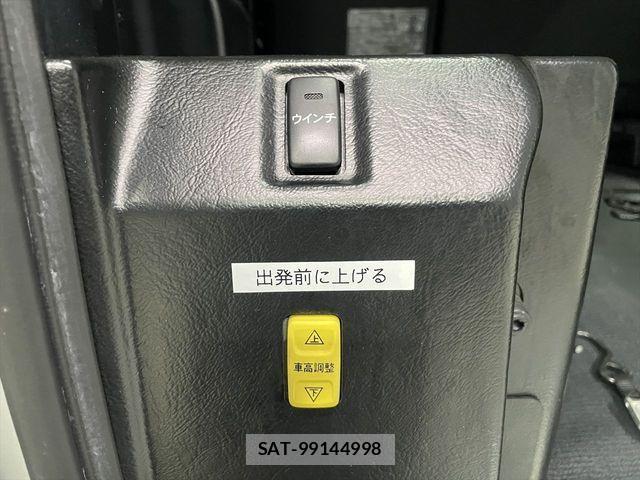 Toyota NOAH 2013-03 2083695-6