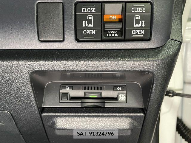 Toyota NOAH 2016-10 2249997-17