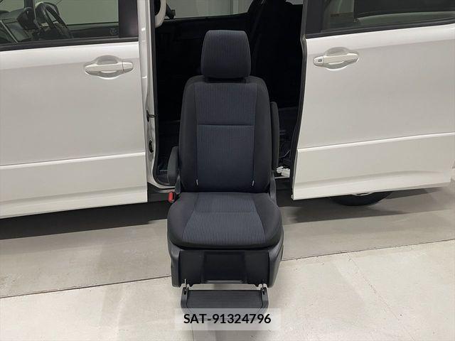 Toyota NOAH 2016-10 2249997-4