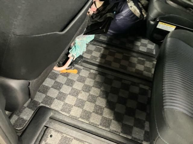 Toyota NOAH 2016-10 3678142-10
