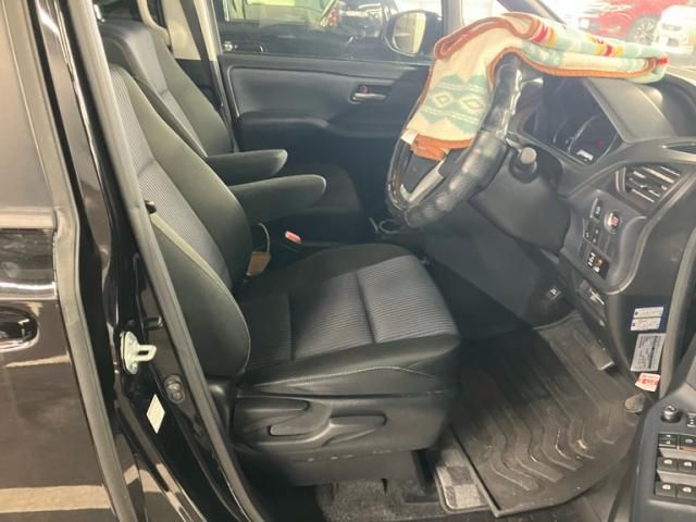 Toyota NOAH 2016-10 3678142-16