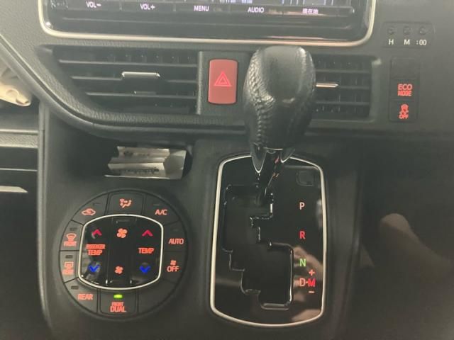 Toyota NOAH 2016-10 3678142-18