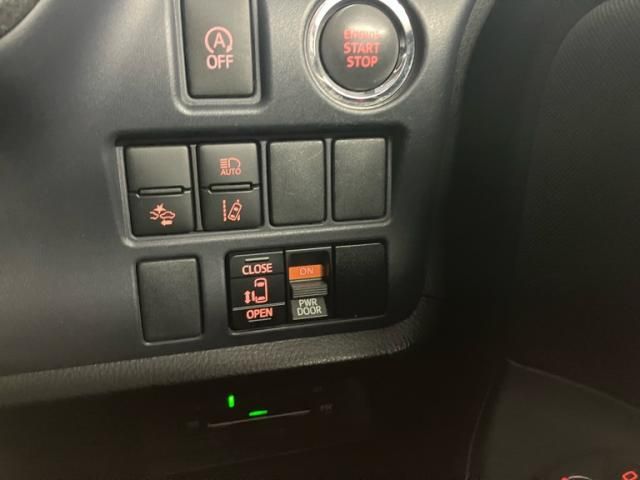 Toyota NOAH 2016-10 3678142-19