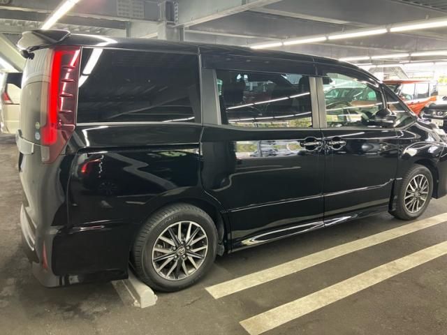 Toyota NOAH 2016-10 3678142-2