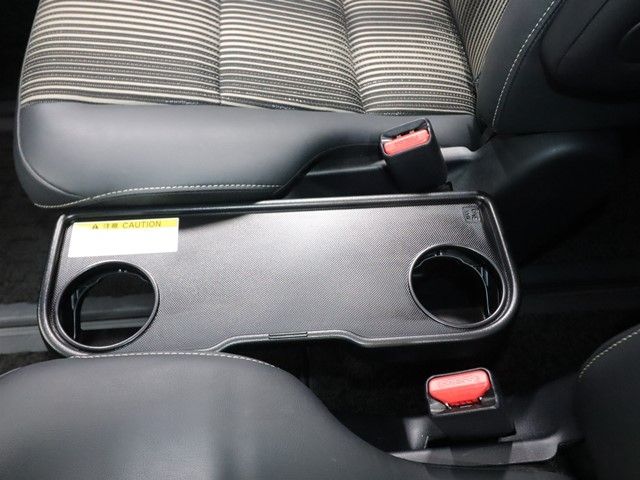 Toyota NOAH 2019-04 3678075-9