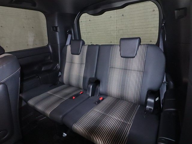 Toyota NOAH 2019-04 3678075-10