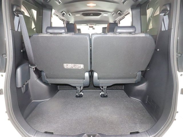 Toyota NOAH 2019-04 3678075-11