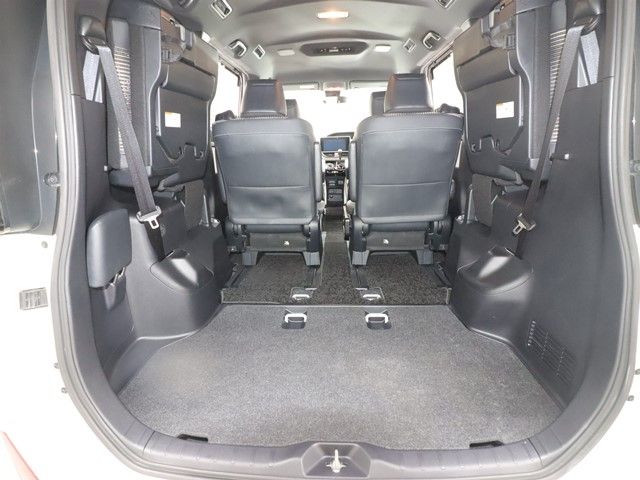 Toyota NOAH 2019-04 3678075-12