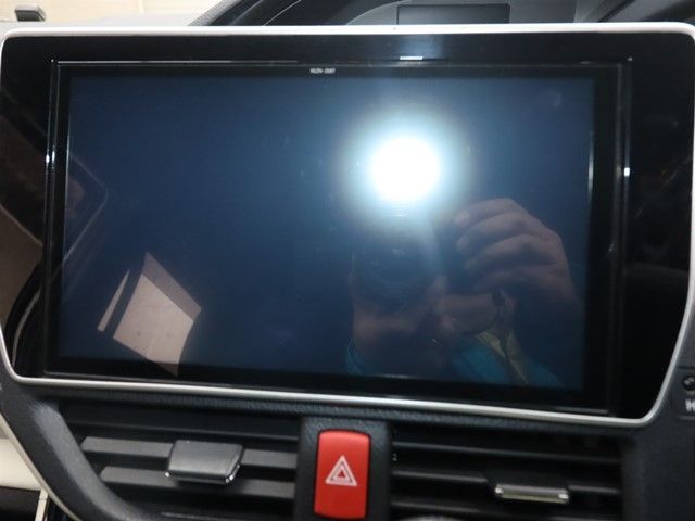 Toyota NOAH 2019-04 3678075-14