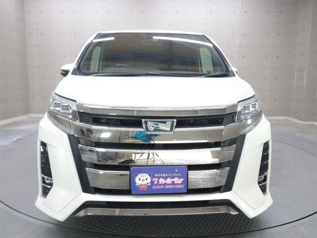 Toyota NOAH 2019-04 3678075-23