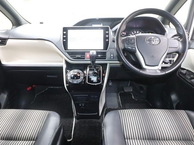 Toyota NOAH 2019-04 3678075-2
