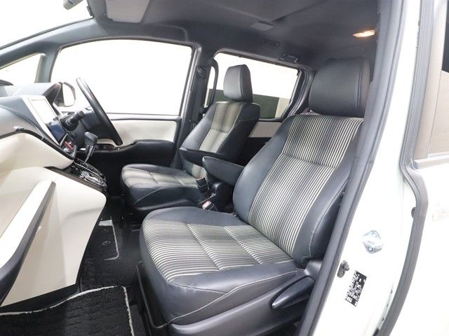 Toyota NOAH 2019-04 3678075-6