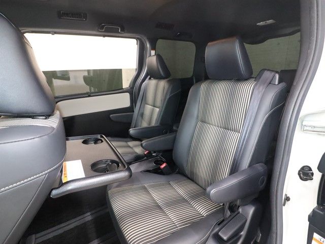 Toyota NOAH 2019-04 3678075-7