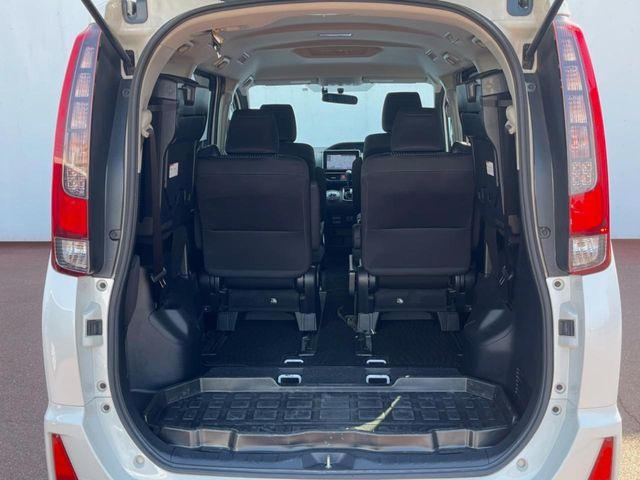 Toyota NOAH 2015-05 3678115-10